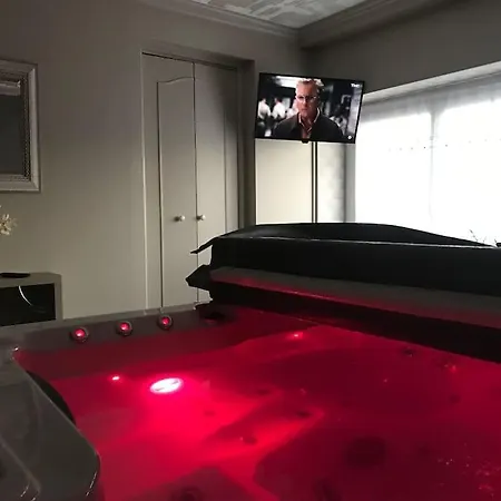 Holiday home Maison Avec Jacuzzi Privatif Cambrai